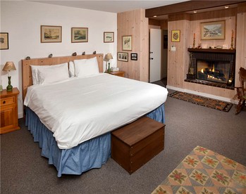 Enchanting Cabin in the Woods near a Ski Resort in Vail, Colorado - Vail, Colorado - glamping.directory