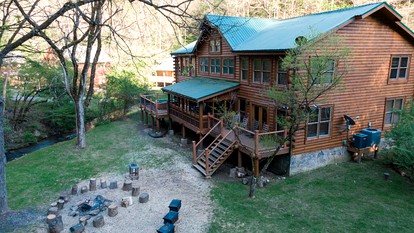 Spacious Great Smoky Mountains Cabin Rental on one of the Best Tennessee Family Resorts - Pigeon Forge, Tennessee - glamping.directory