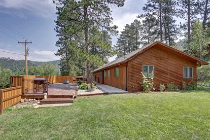 Vibrant Modern Cabin Haven near Mount Rushmore in South Dakota - Keystone, South Dakota - glamping.directory
