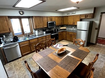 Vibrant Modern Cabin Haven near Mount Rushmore in South Dakota - Keystone, South Dakota - glamping.directory