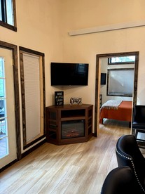 Vibrant Modern Cabin Haven near Mount Rushmore in South Dakota - Keystone, South Dakota - glamping.directory