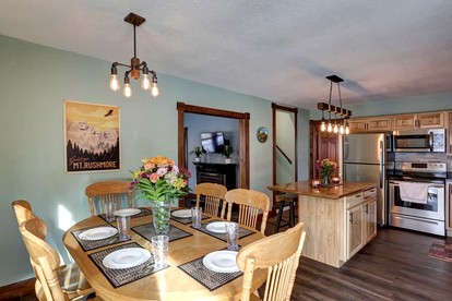 Vibrant Modern Cabin Haven near Mount Rushmore in South Dakota - Keystone, South Dakota - glamping.directory