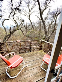 Creekside Tree House with Private Pool in Celeste, Texas, for Memorable Glamping Stays in the South - Celeste, Texas - glamping.directory