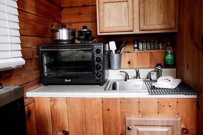Cozy Log Cabin near Cumberland Lake State Park, Perfect for an Outdoor Adventure - Columbia, Kentucky - glamping.directory
