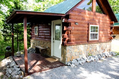 Cozy Log Cabin near Cumberland Lake State Park, Perfect for an Outdoor Adventure - Columbia, Kentucky - glamping.directory