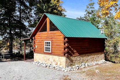 Cozy Log Cabin near Cumberland Lake State Park, Perfect for an Outdoor Adventure - glamping.directory