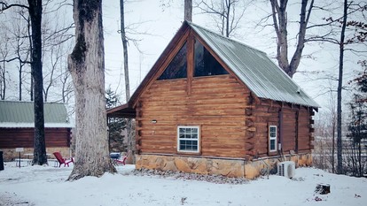 Cozy Log Cabin near Cumberland Lake State Park, Perfect for an Outdoor Adventure - Columbia, Kentucky - glamping.directory