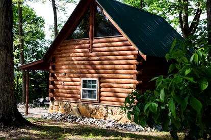 Cozy Log Cabin near Cumberland Lake State Park, Perfect for an Outdoor Adventure - Columbia, Kentucky - glamping.directory