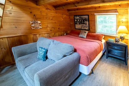 Cozy Log Cabin near Cumberland Lake State Park, Perfect for an Outdoor Adventure - Columbia, Kentucky - glamping.directory