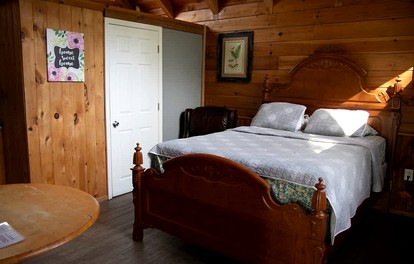 Cozy Log Cabin near Cumberland Lake State Park, Perfect for an Outdoor Adventure - Columbia, Kentucky - glamping.directory
