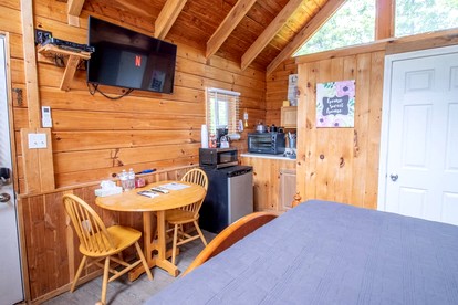 Cozy Log Cabin near Cumberland Lake State Park, Perfect for an Outdoor Adventure - Columbia, Kentucky - glamping.directory