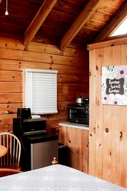 Cozy Log Cabin near Cumberland Lake State Park, Perfect for an Outdoor Adventure - Columbia, Kentucky - glamping.directory