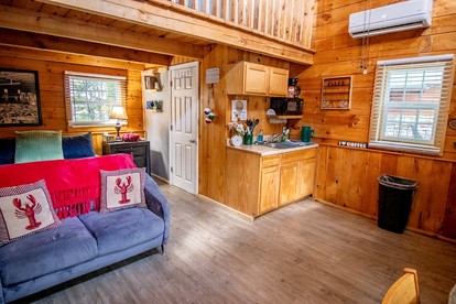 Cozy Log Cabin near Cumberland Lake State Park, Perfect for an Outdoor Adventure - Columbia, Kentucky - glamping.directory