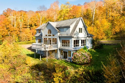 Serene Mountainside Retreat with Panoramic Views & Game Room in Bovina, New York - glamping.directory