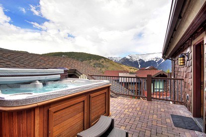 Rocky Mountains Retreat: Gorgeous Vacation Rental in Copper Mountain, Colorado - Copper Mountain, Colorado - glamping.directory