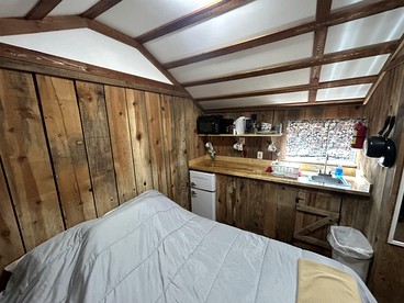 Cozy Studio Cabin in the Heart of Christopher Creek, Perfect for an Arizona Getaway in Nature - Payson, Arizona - glamping.directory