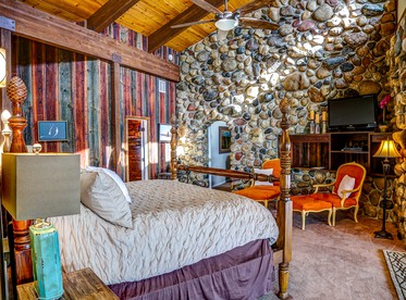 Private Luxury Estate Rental for Weddings and Events in Steamboat Springs, Colorado - Steamboat Springs, Colorado - glamping.directory