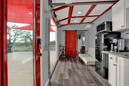 Wonderful Secluded Container in Fredericksburg, Texas - Fredericksburg, Texas - glamping.directory