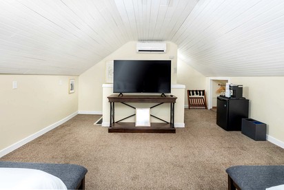 Exotic Mountain Hideaway Suite with Timeless Charm near Shenandoah National Park Virginia - Luray, Virginia - glamping.directory