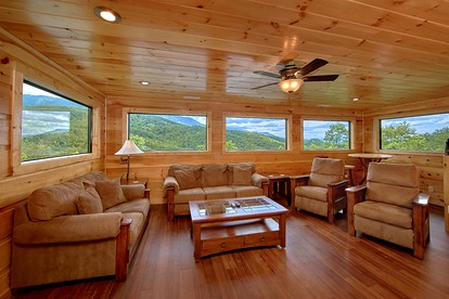 Incredible Mountain Cabin Rental near the Great Smokies in Tennessee - Gatlinburg, Tennessee - glamping.directory