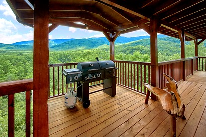 Incredible Mountain Cabin Rental near the Great Smokies in Tennessee - Gatlinburg, Tennessee - glamping.directory