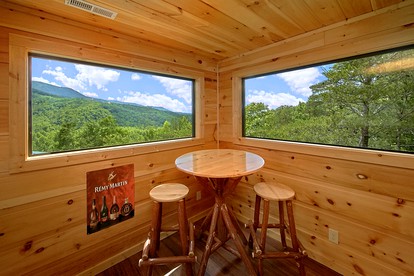 Incredible Mountain Cabin Rental near the Great Smokies in Tennessee - Gatlinburg, Tennessee - glamping.directory