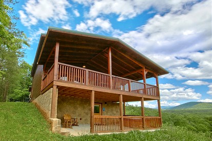 Incredible Mountain Cabin Rental near the Great Smokies in Tennessee - glamping.directory