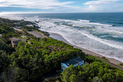 Secluded Beach Cottage with Private Hot Tub and Ocean Views in Seal Rock, Oregon - Seal Rock, Oregon - glamping.directory
