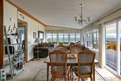 Secluded Beach Cottage with Private Hot Tub and Ocean Views in Seal Rock, Oregon - Seal Rock, Oregon - glamping.directory