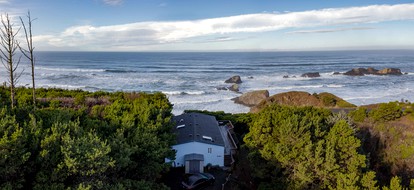 Secluded Beach Cottage with Private Hot Tub and Ocean Views in Seal Rock, Oregon - Seal Rock, Oregon - glamping.directory