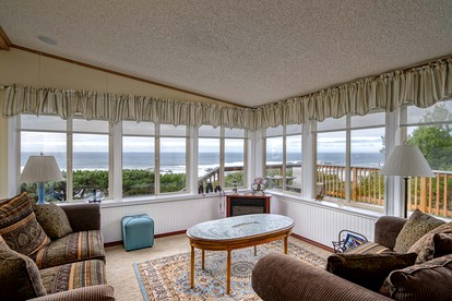Secluded Beach Cottage with Private Hot Tub and Ocean Views in Seal Rock, Oregon - Seal Rock, Oregon - glamping.directory