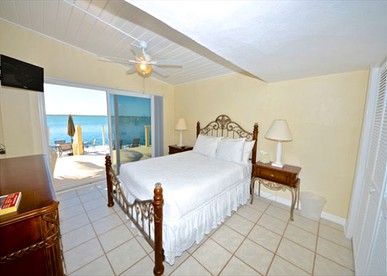 Extraordinary Waterfront Vacation Rental with Private Lagoon Pool in Bay Point, Florida Keys - Key West, Florida - glamping.directory