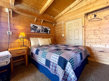 Small Group Cabin Perfect for Outdoor Activities in Mt. Carmel, Utah - Mount Carmel, Utah - glamping.directory