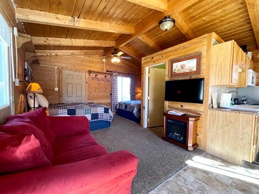 Small Group Cabin Perfect for Outdoor Activities in Mt. Carmel, Utah - Mount Carmel, Utah - glamping.directory