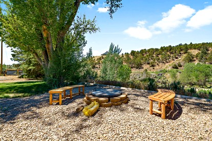 Small Group Cabin Perfect for Outdoor Activities in Mt. Carmel, Utah - Mount Carmel, Utah - glamping.directory