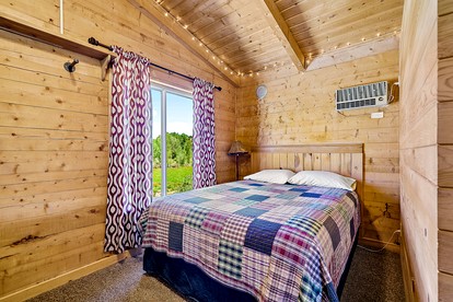 Small Group Cabin Perfect for Outdoor Activities in Mt. Carmel, Utah - Mount Carmel, Utah - glamping.directory