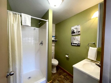 Small Group Cabin Perfect for Outdoor Activities in Mt. Carmel, Utah - Mount Carmel, Utah - glamping.directory