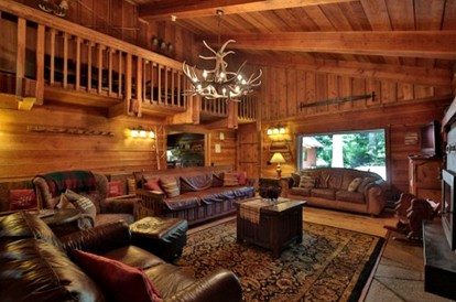 Spacious Luxury Cabin Rental for Group Mountain Retreat near Leavenworth - Leavenworth, Washington - glamping.directory