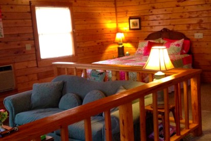 Romantic Cabin for a Couple with Panoramic Valley Views in Eureka Springs, Arkansas - Eureka Springs, Arkansas - glamping.directory