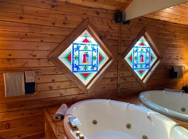 Romantic Cabin for a Couple with Panoramic Valley Views in Eureka Springs, Arkansas - Eureka Springs, Arkansas - glamping.directory