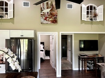 Comfy Equipped Lodge Great for a Peaceful Getaway in Texas - Waelder, Texas - glamping.directory