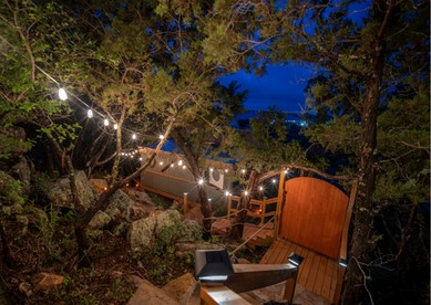 Epic Treehouse Escape with Multi-Level Deck & Hanging Bed in Cottonwood, Texas - Cottonwood Shores, Texas - glamping.directory