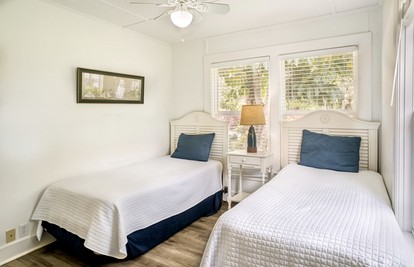 Waterfront Cottage with Pool Great for Families in Florida - Captiva, Florida - glamping.directory