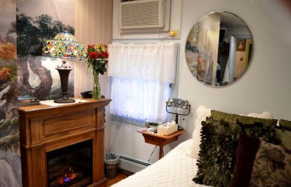 Vintage Vacation Rental near Rhinebeck in Saugerties, New York - Saugerties, New York - glamping.directory