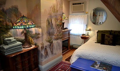 Vintage Vacation Rental near Rhinebeck in Saugerties, New York - Saugerties, New York - glamping.directory