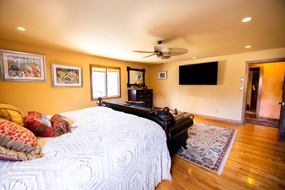 Luxury Cottage Ranch with Hot-Tub, Theater and Pool Table in Watauga County, North Carolina - Sugar Grove, North Carolina - glamping.directory
