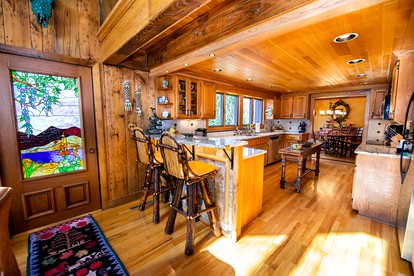 Luxury Cottage Ranch with Hot-Tub, Theater and Pool Table in Watauga County, North Carolina - Sugar Grove, North Carolina - glamping.directory
