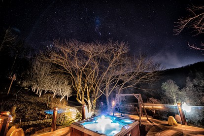Luxury Cottage Ranch with Hot-Tub, Theater and Pool Table in Watauga County, North Carolina - Sugar Grove, North Carolina - glamping.directory