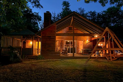 Romantic Gatlinburg Accommodation for a Getaway in Tennessee - Gatlinburg, Tennessee - glamping.directory
