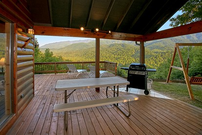 Romantic Gatlinburg Accommodation for a Getaway in Tennessee - Gatlinburg, Tennessee - glamping.directory